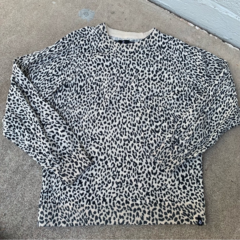 VOLCOM// Over n Out Sweater - Leopard Print - Women’s XS - Picture 2 of 6